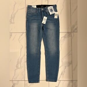 NWT curve appeal Jean size 2